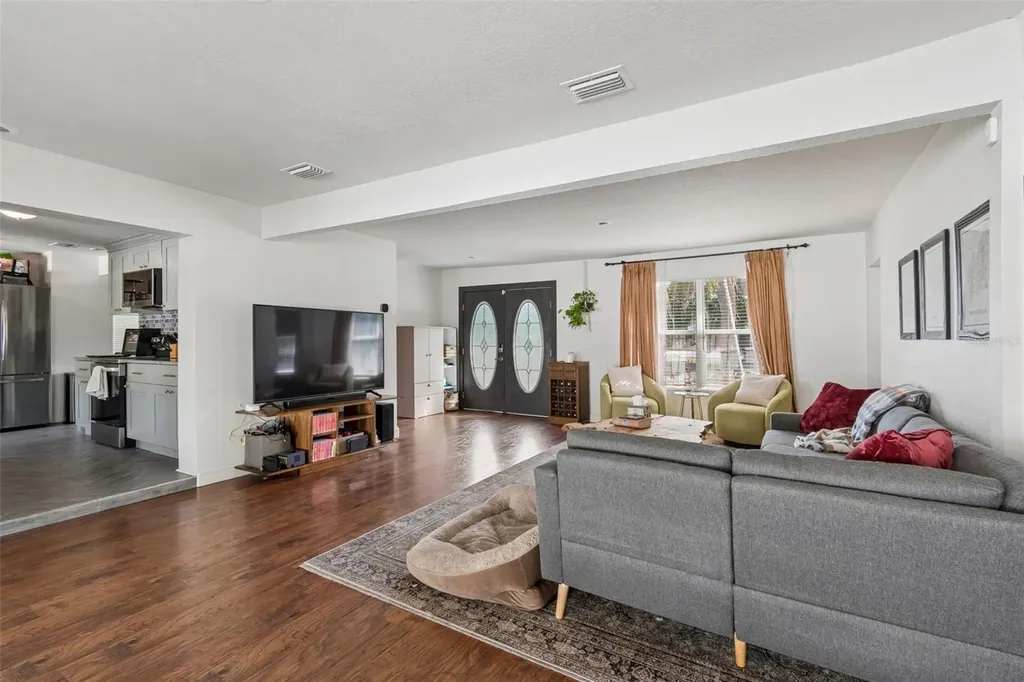 2301 W Eldred Drive Tampa FL 33603