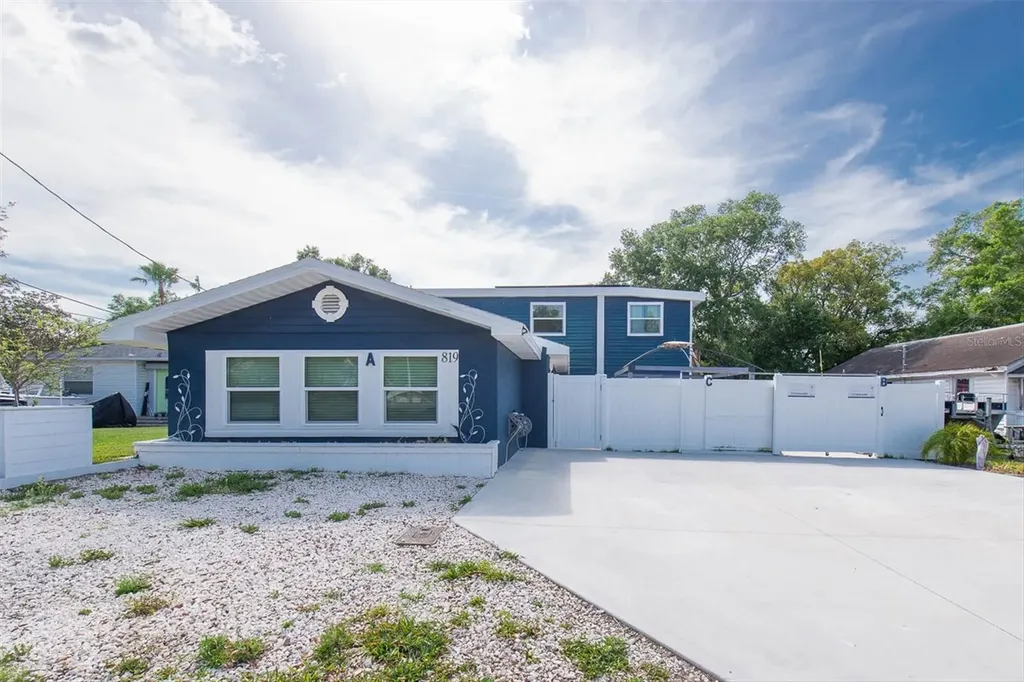 819 10th Street SW Largo FL 33770