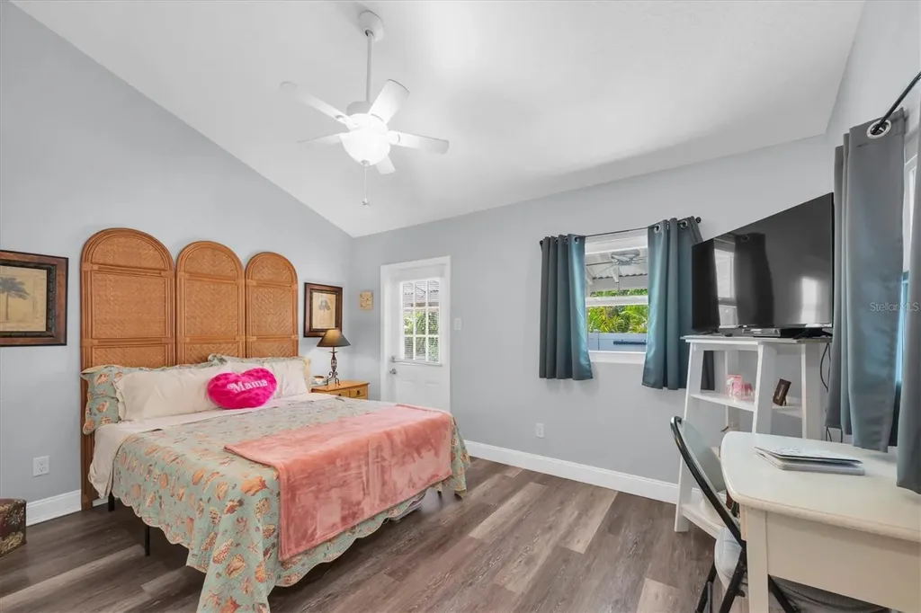 819 10th Street SW Largo FL 33770