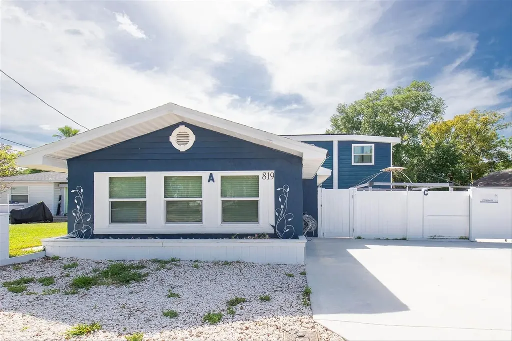 819 10th Street SW Largo FL 33770