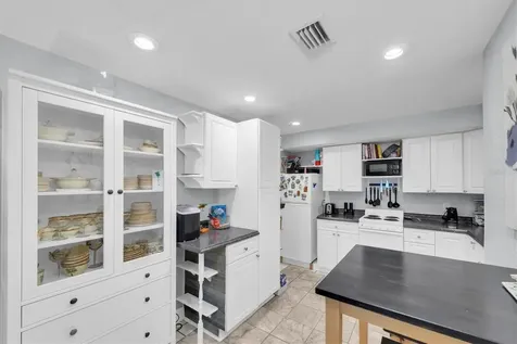 819 10th Street SW Largo FL 33770