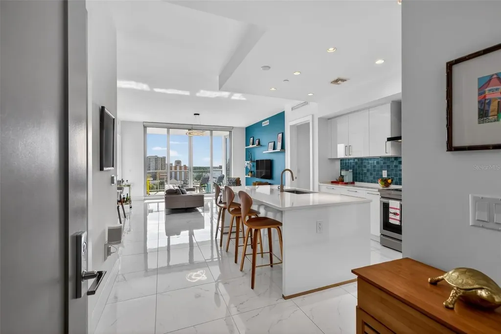 111 S Pineapple Avenue Sarasota FL 34236