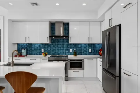 111 S Pineapple Avenue Sarasota FL 34236
