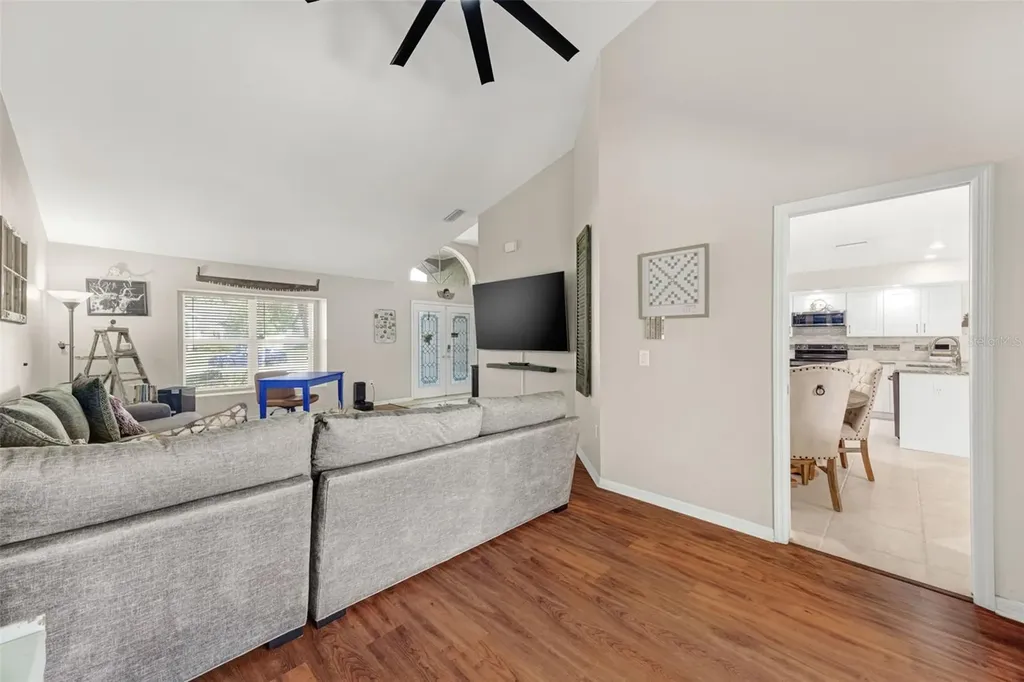 3006 Sprawling Oaks Place Valrico FL 33596