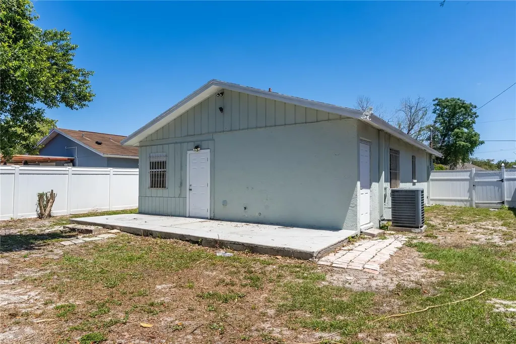 9304 N Elmer Street Tampa FL 33612