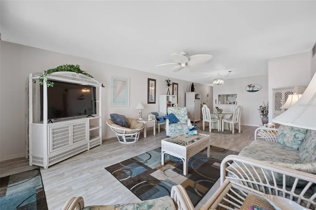 285 107th Avenue Treasure Island FL 33706