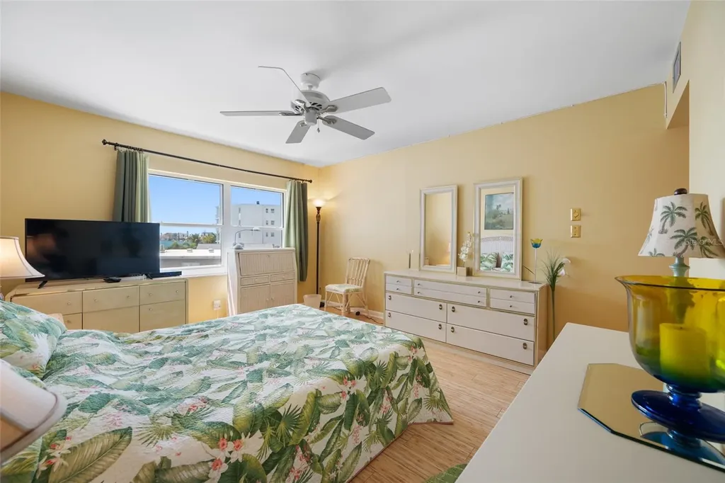 285 107th Avenue Treasure Island FL 33706