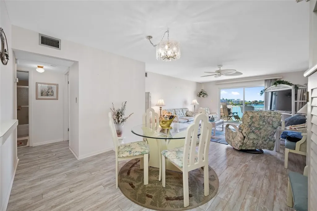 285 107th Avenue Treasure Island FL 33706