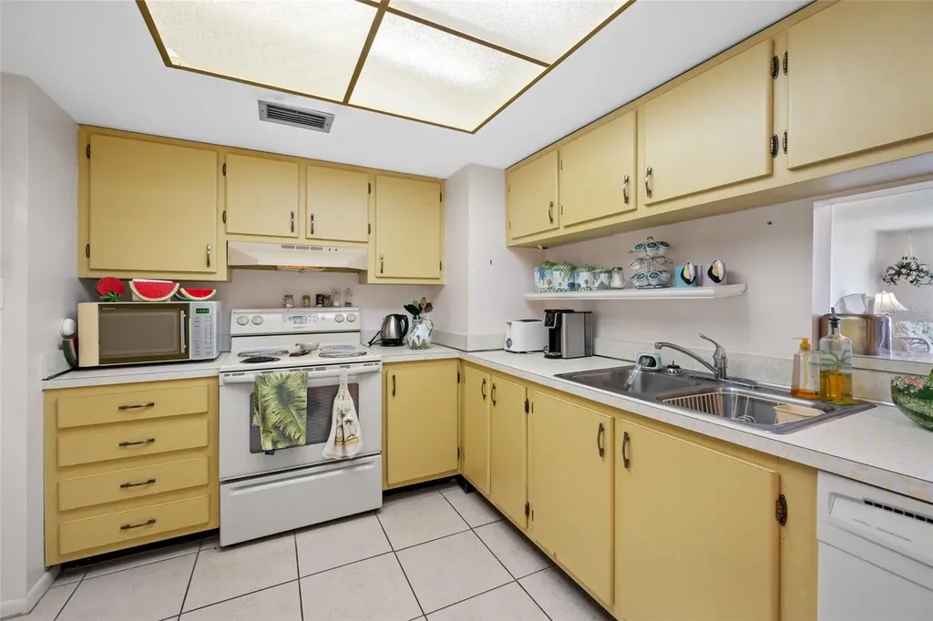 285 107th Avenue Treasure Island FL 33706