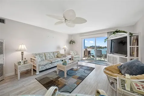285 107th Avenue Treasure Island FL 33706