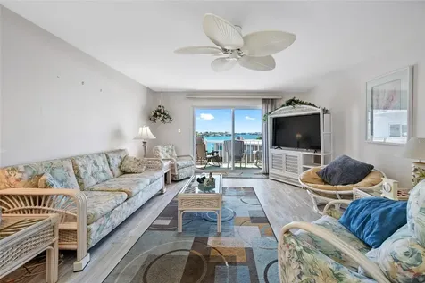 285 107th Avenue Treasure Island FL 33706