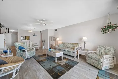 285 107th Avenue Treasure Island FL 33706