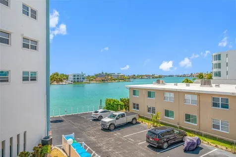 285 107th Avenue Treasure Island FL 33706