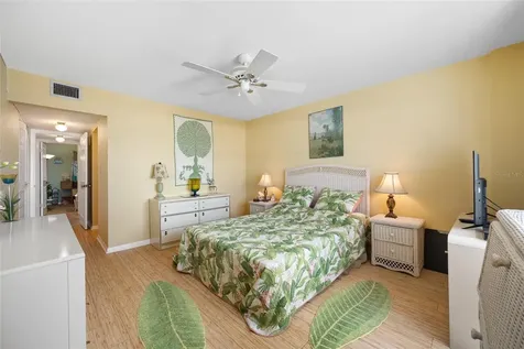 285 107th Avenue Treasure Island FL 33706