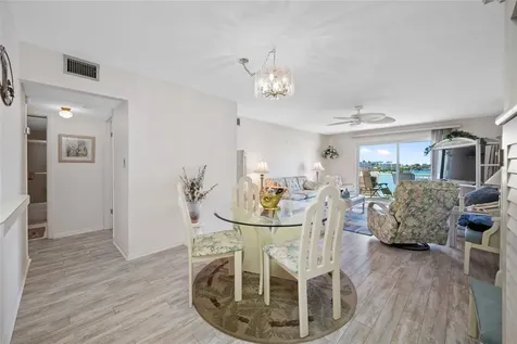 285 107th Avenue Treasure Island FL 33706