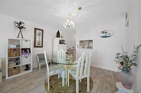 285 107th Avenue Treasure Island FL 33706