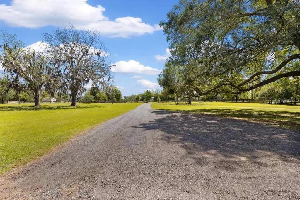 4821 SW 53rd Terrace Trenton FL 32693