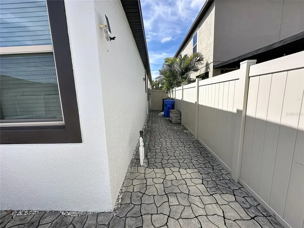 9633 Ivory Drive Ruskin FL 33573