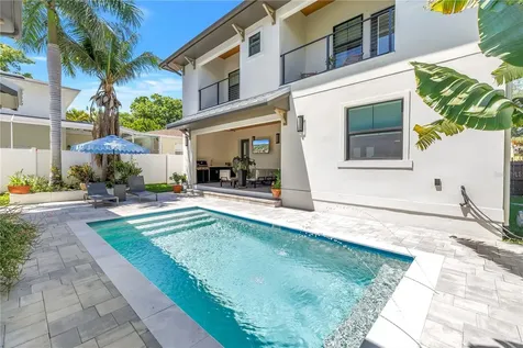 770 21st Avenue N St Petersburg FL 33704
