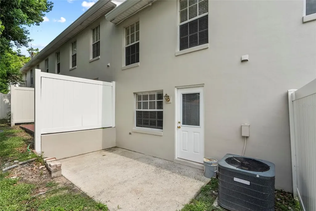 37308 Embassy Park Lane Dade City FL 33525
