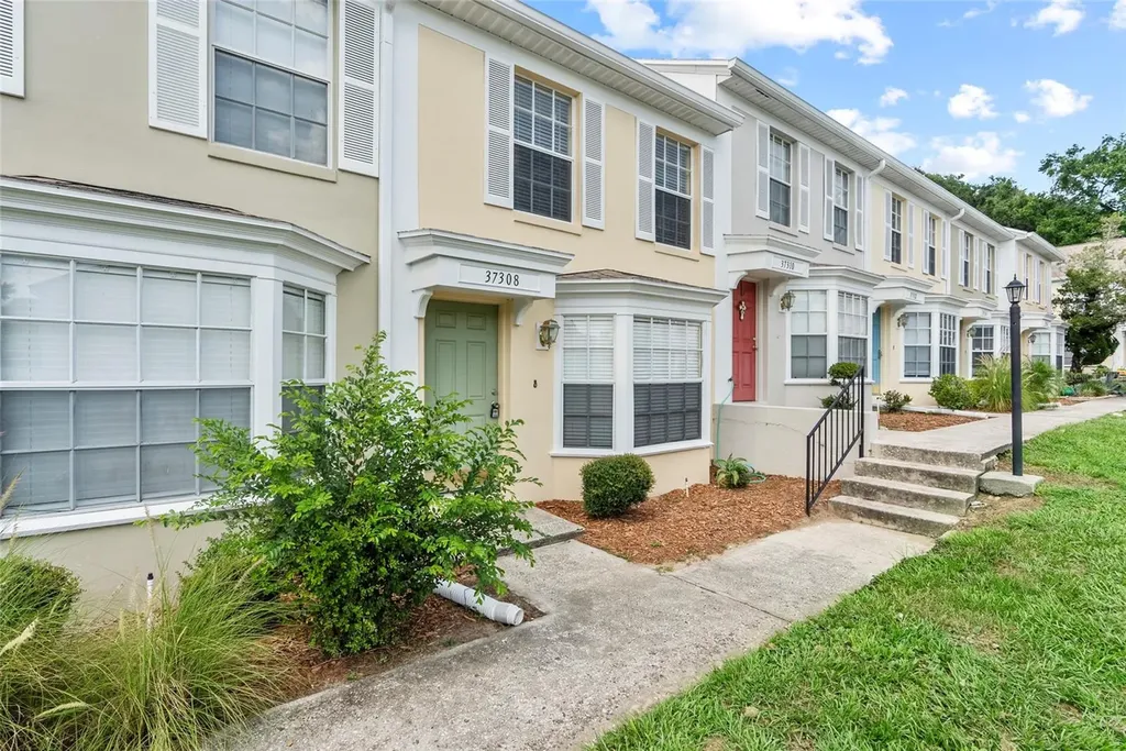 37308 Embassy Park Lane Dade City FL 33525