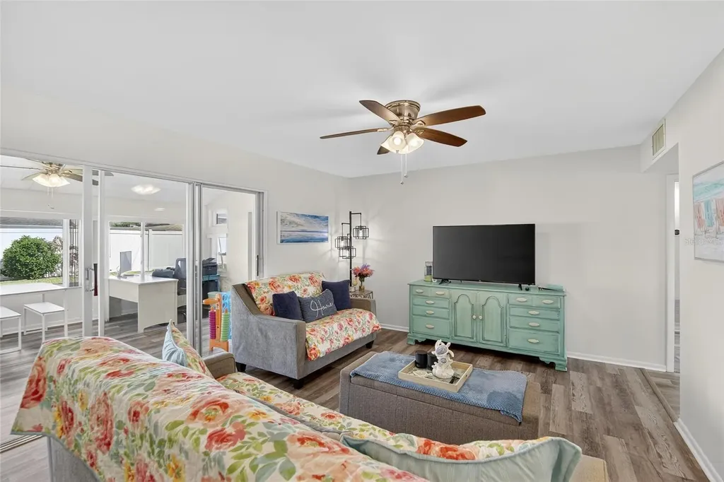 809 Oakmont Avenue Sun City Center FL 33573