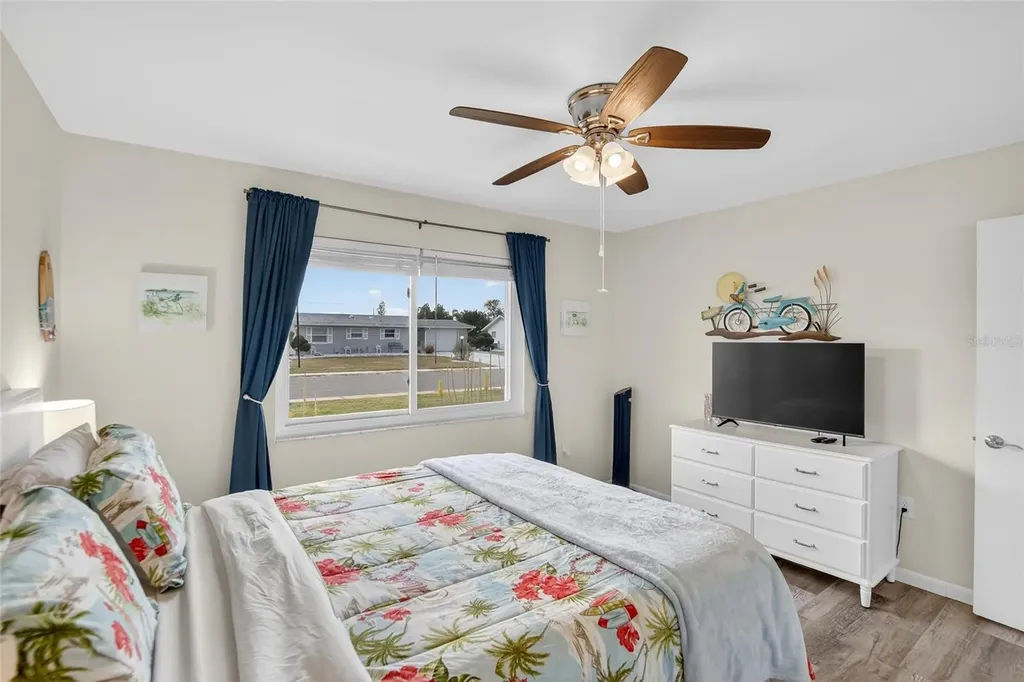 809 Oakmont Avenue Sun City Center FL 33573