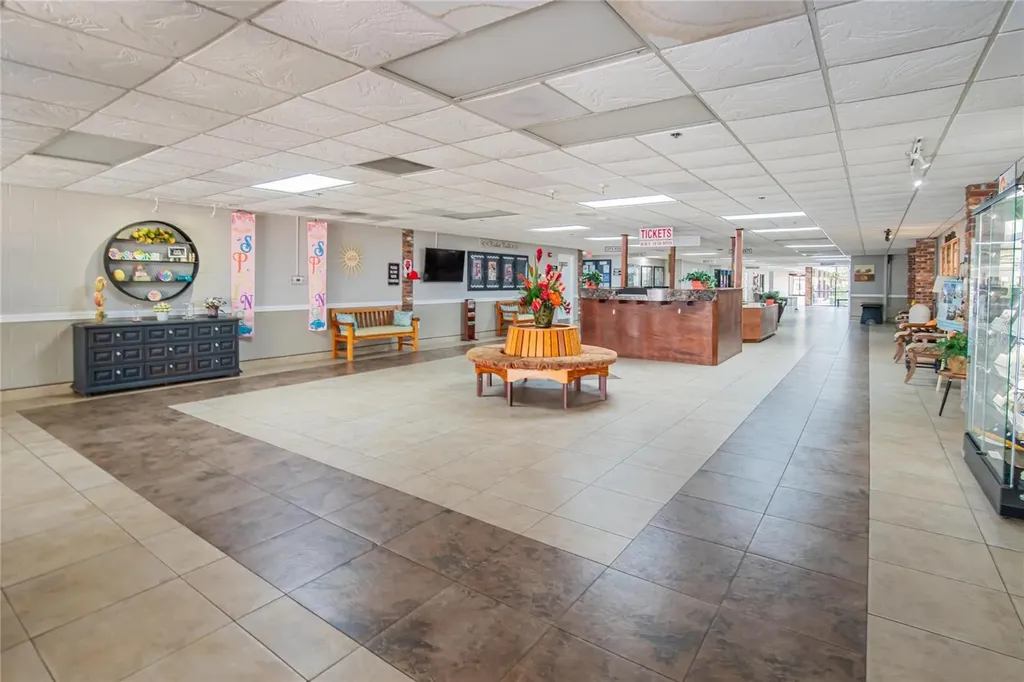 809 Oakmont Avenue Sun City Center FL 33573