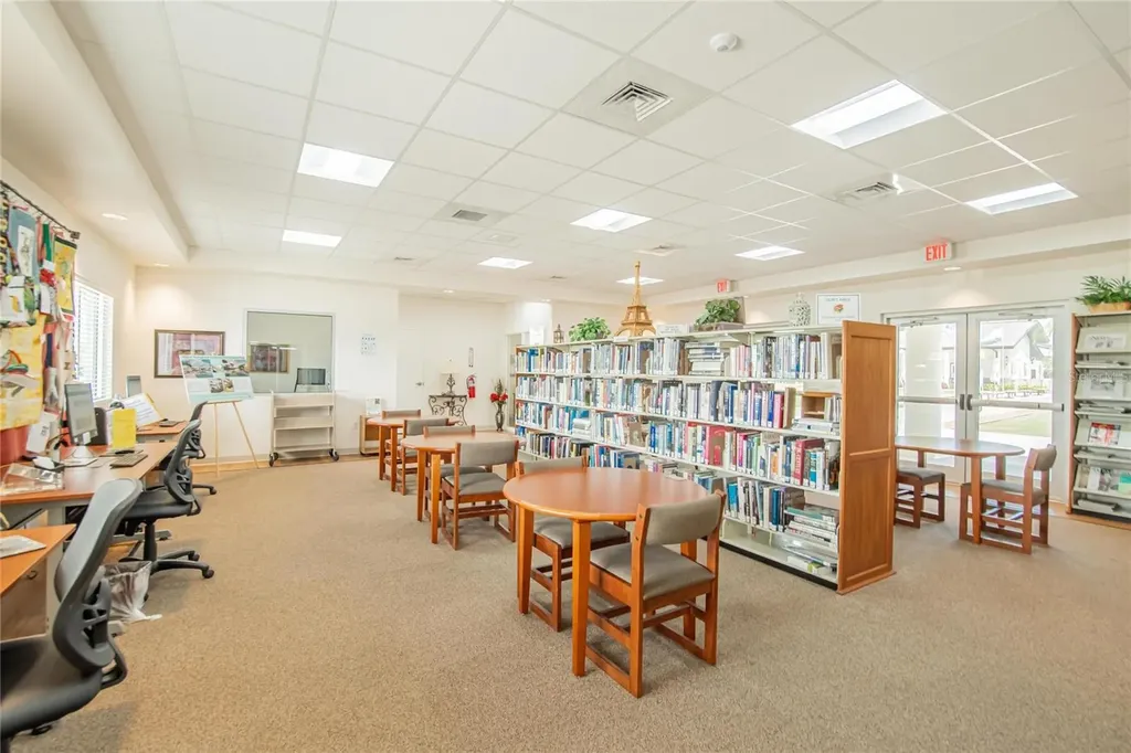 809 Oakmont Avenue Sun City Center FL 33573