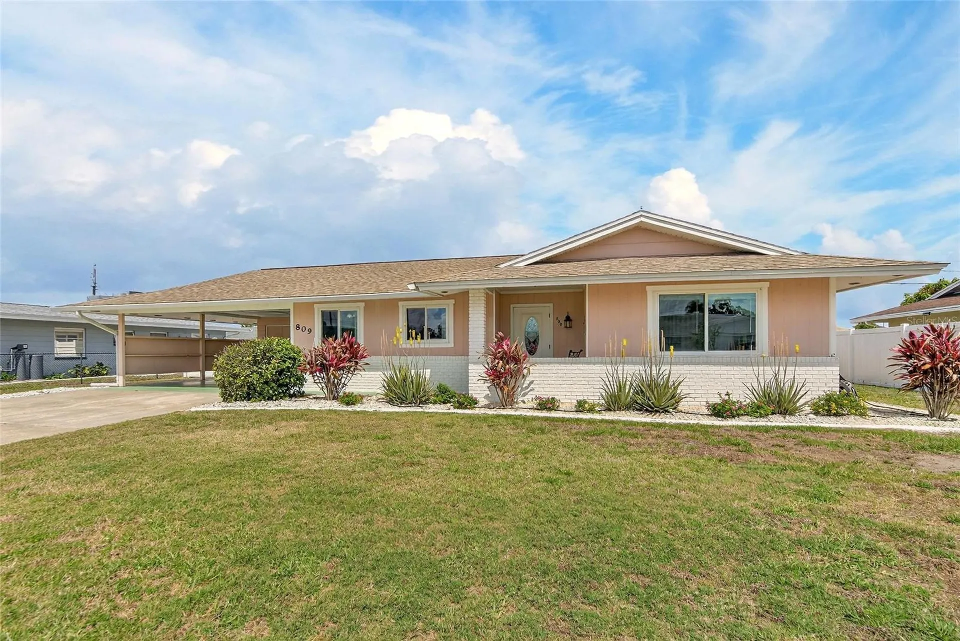809 Oakmont Avenue Sun City Center FL 33573