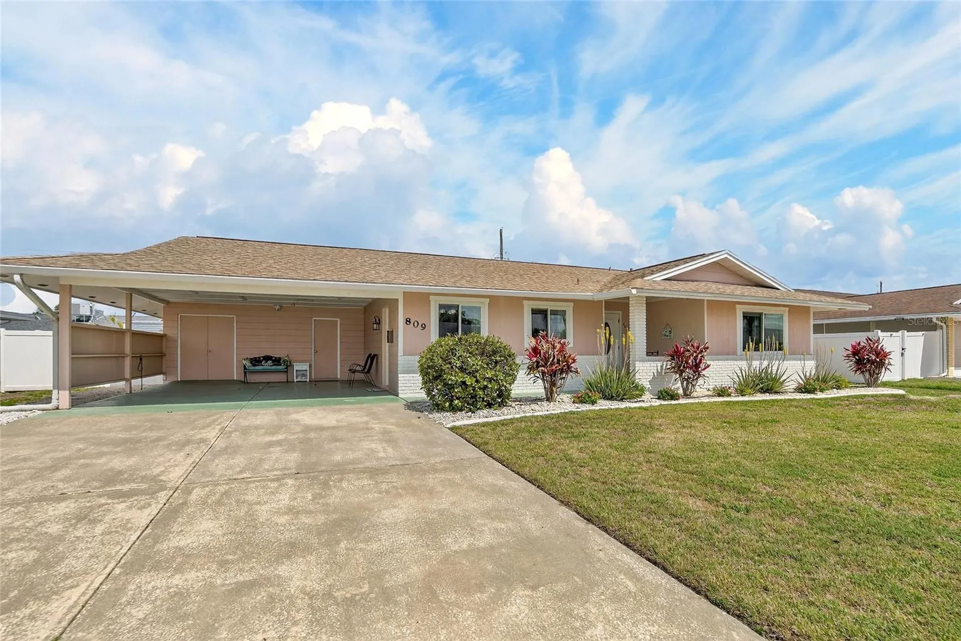 809 Oakmont Avenue Sun City Center FL 33573