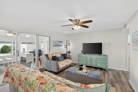 809 Oakmont Avenue Sun City Center FL 33573