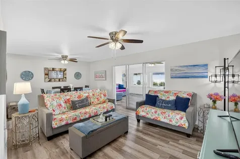 809 Oakmont Avenue Sun City Center FL 33573