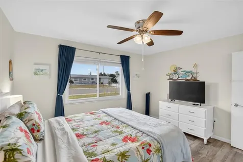 809 Oakmont Avenue Sun City Center FL 33573