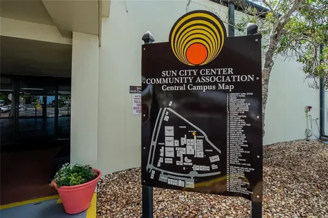 809 Oakmont Avenue Sun City Center FL 33573