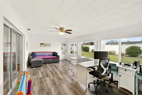 809 Oakmont Avenue Sun City Center FL 33573