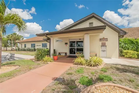 809 Oakmont Avenue Sun City Center FL 33573