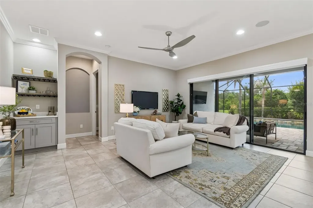 8552 Grand Alberato Road Tampa FL 33647
