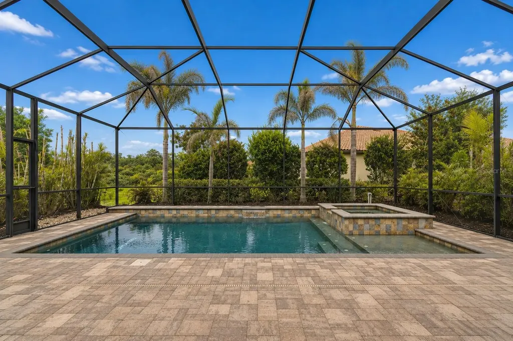 8552 Grand Alberato Road Tampa FL 33647