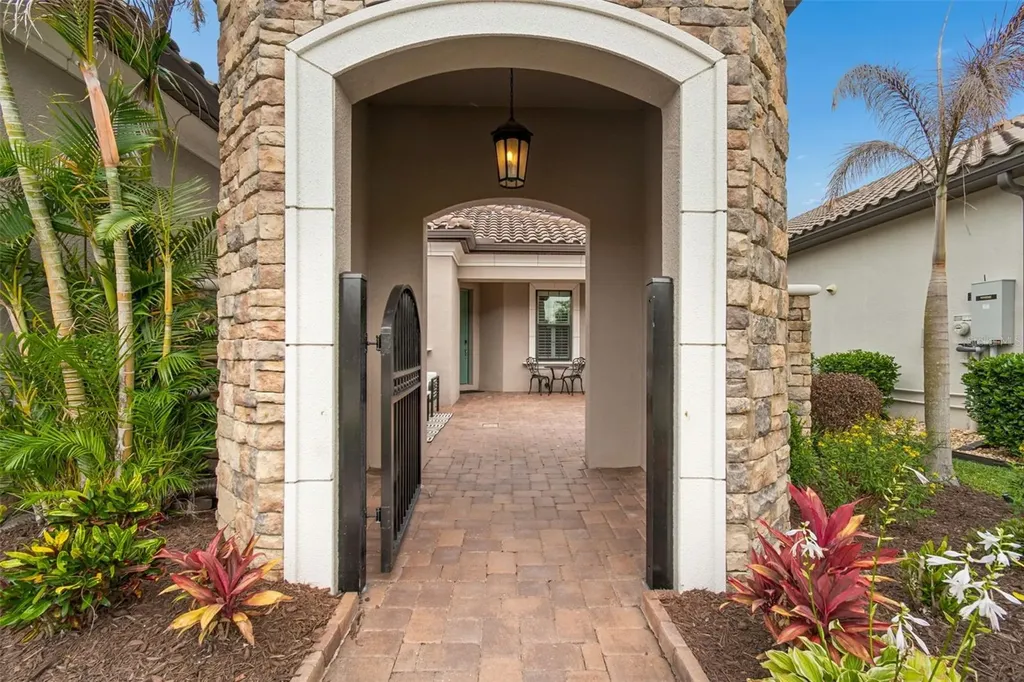 8552 Grand Alberato Road Tampa FL 33647