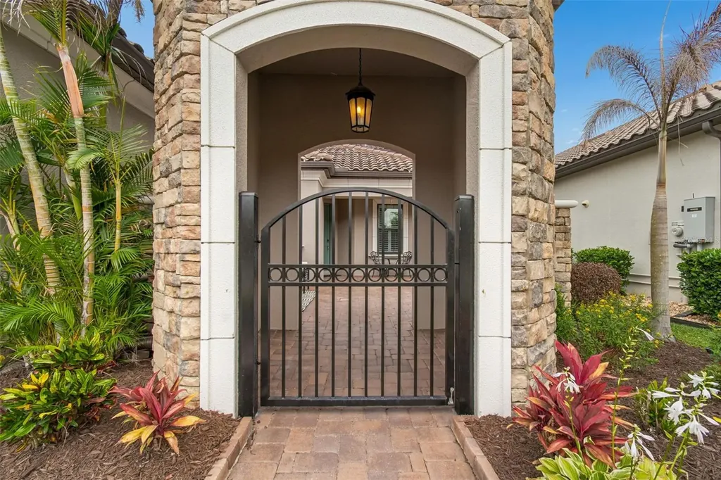 8552 Grand Alberato Road Tampa FL 33647