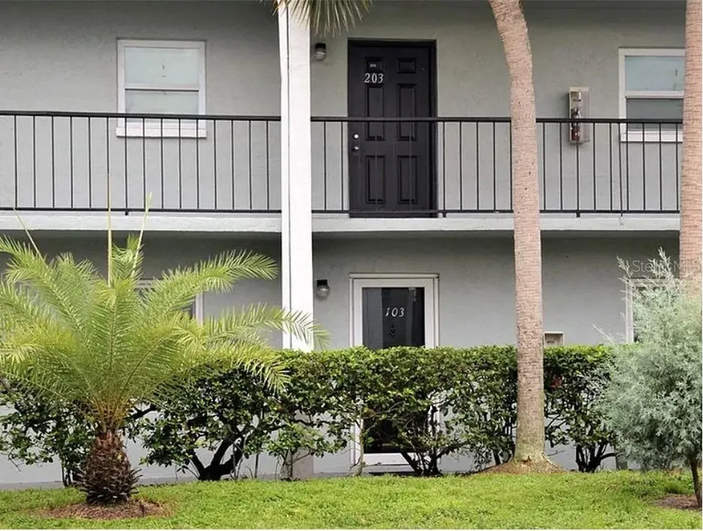 2835 Somerset Park Drive Tampa FL 33613
