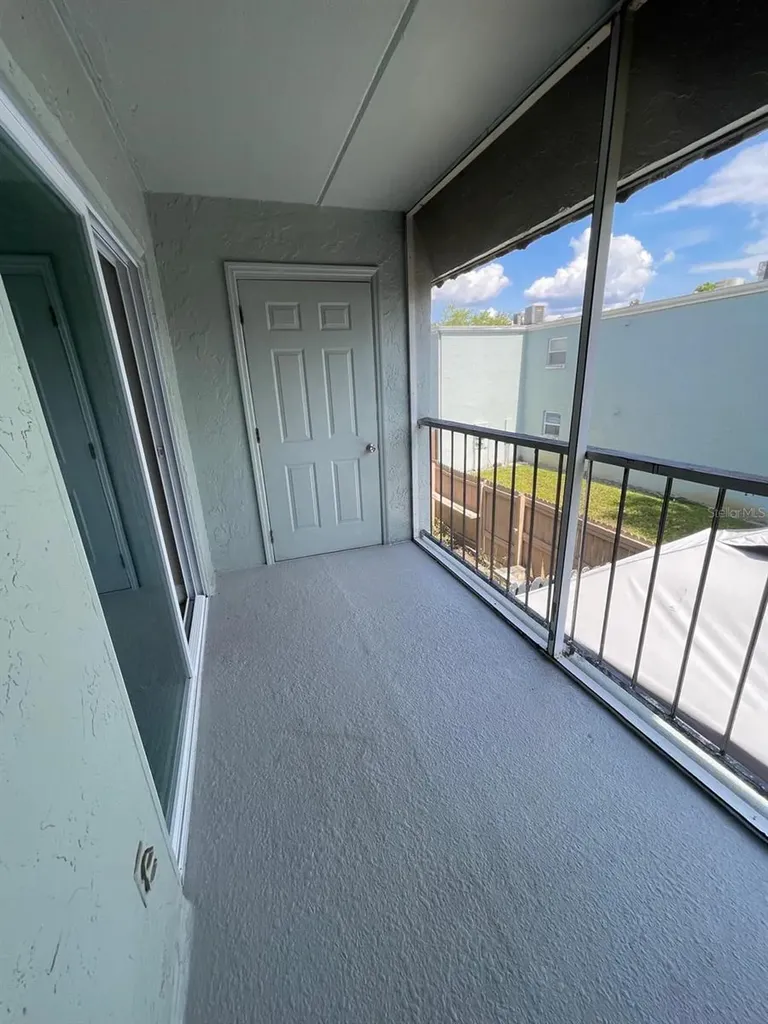 2835 Somerset Park Drive Tampa FL 33613