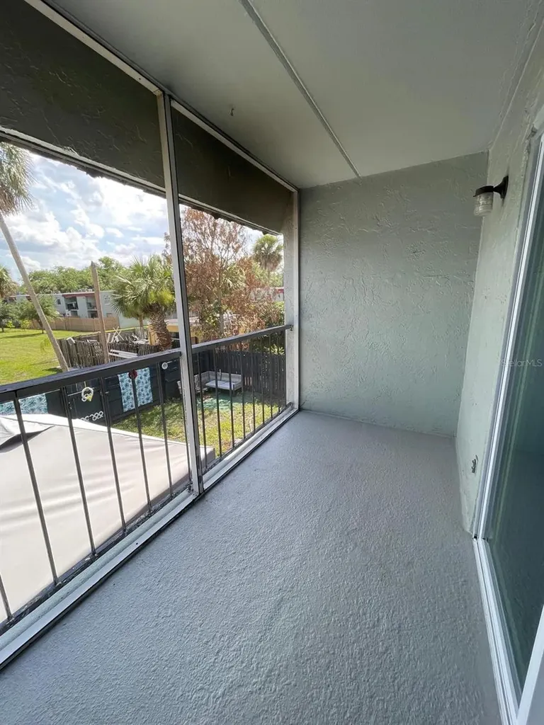 2835 Somerset Park Drive Tampa FL 33613