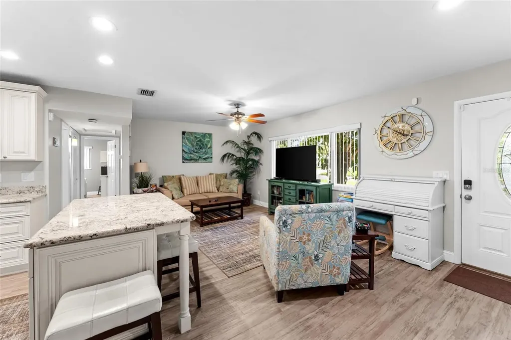 4533 20th Avenue N St Petersburg FL 33713