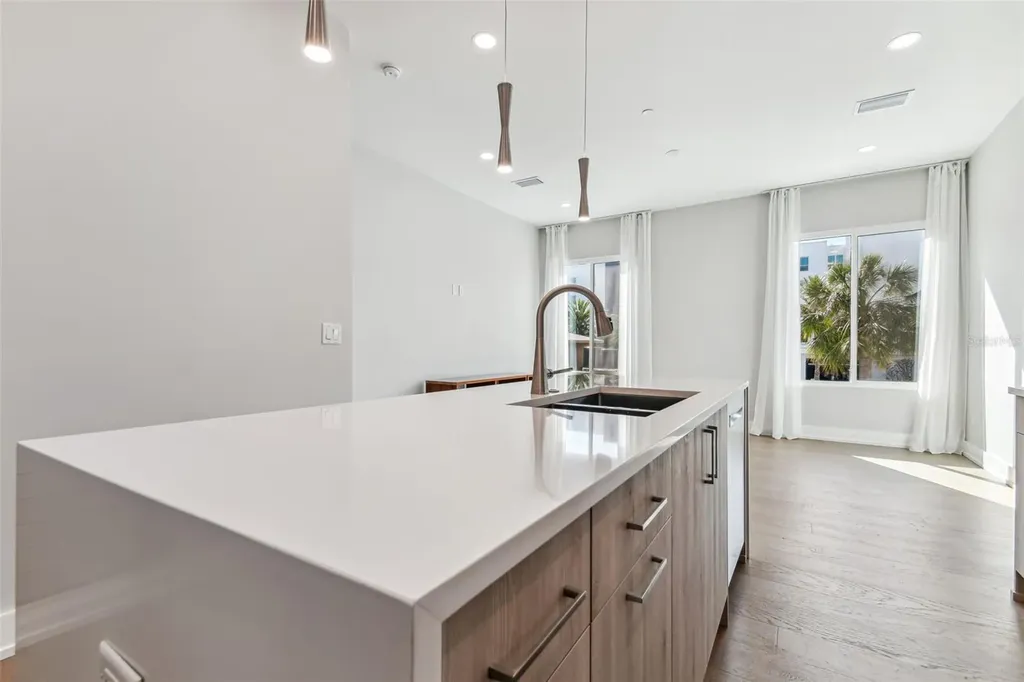 370 6th Street S St Petersburg FL 33701