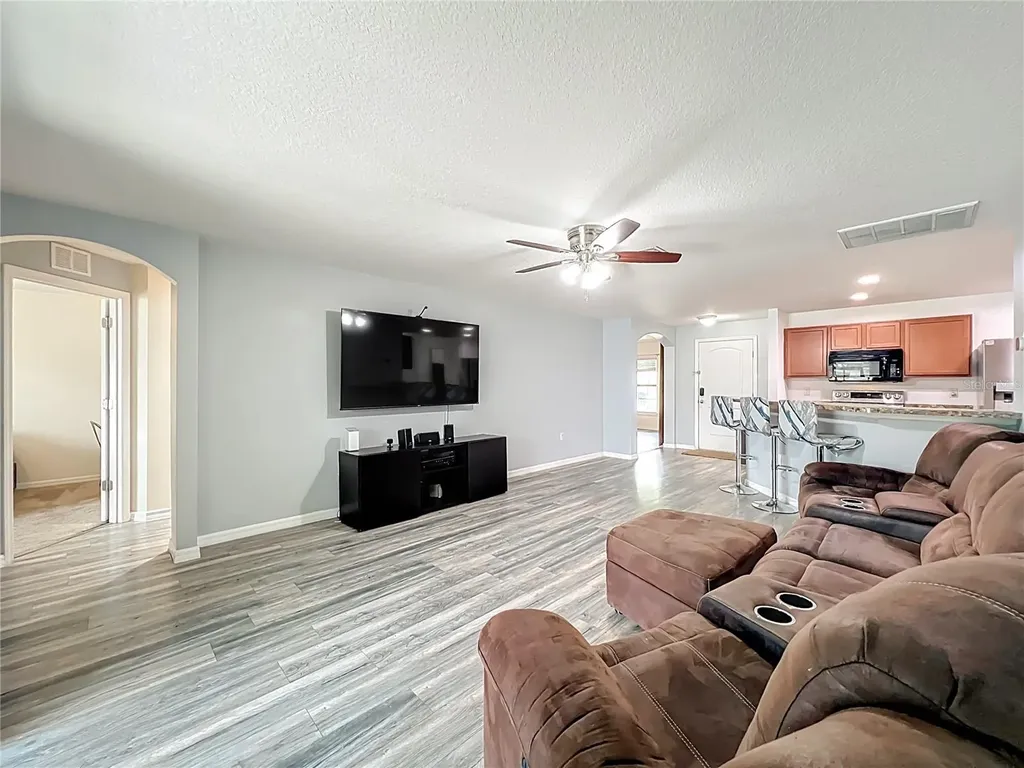 2395 Bracknell Forest Trail Tavares FL 32778