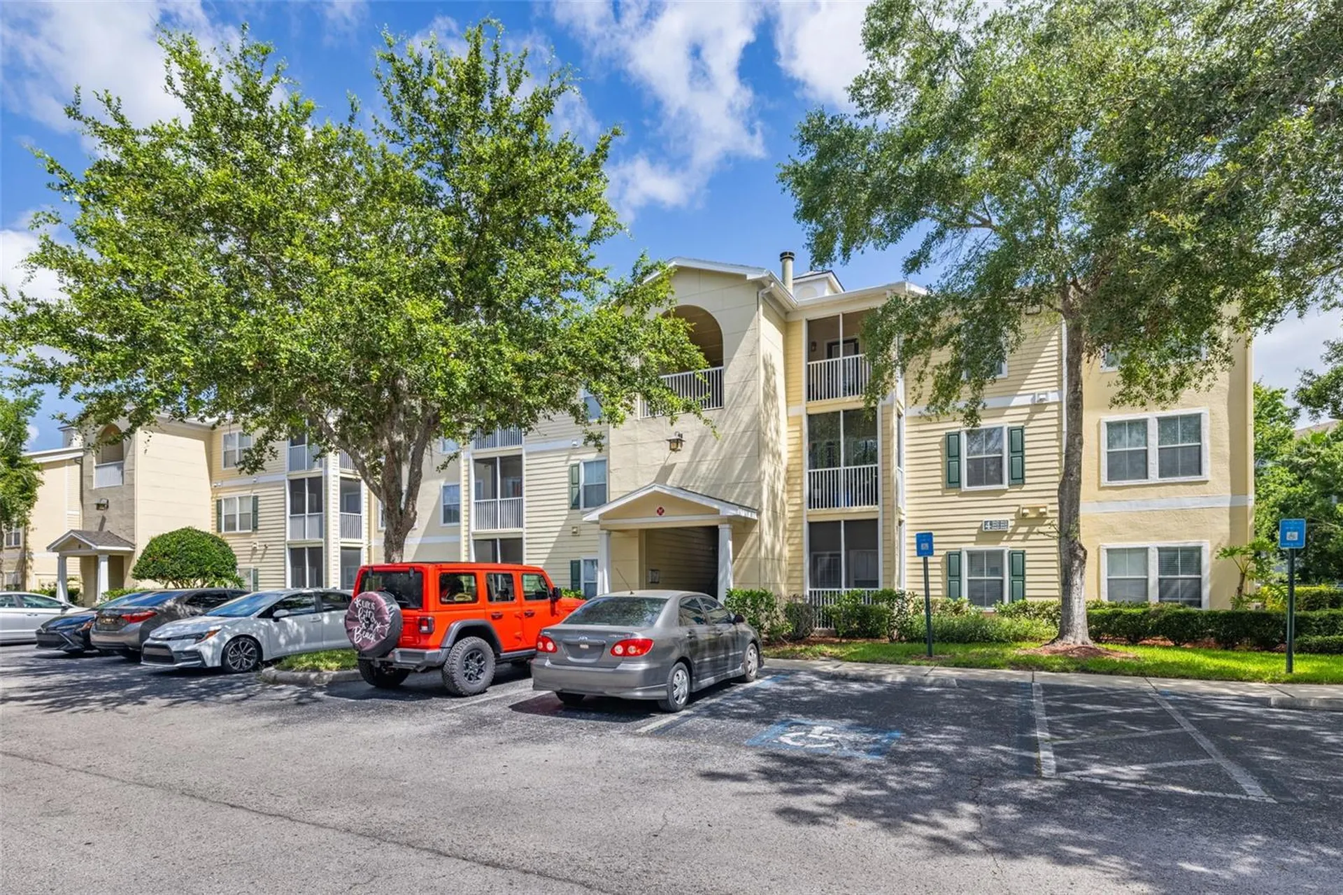 18439 Bridle Club Drive Tampa FL 33647