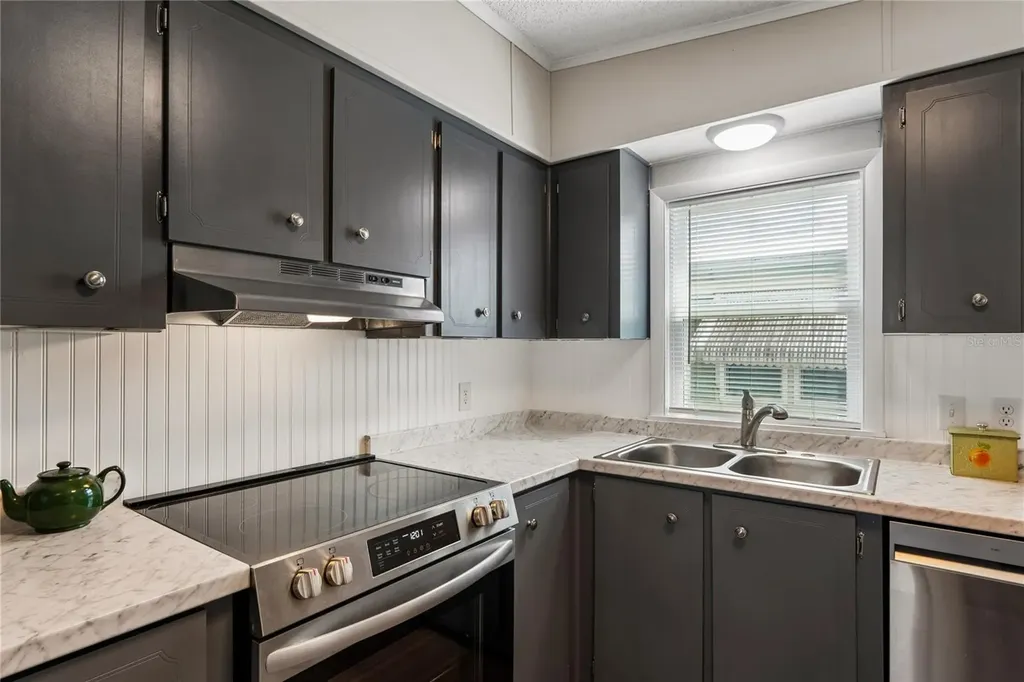 37537 Pinata Avenue Zephyrhills FL 33541