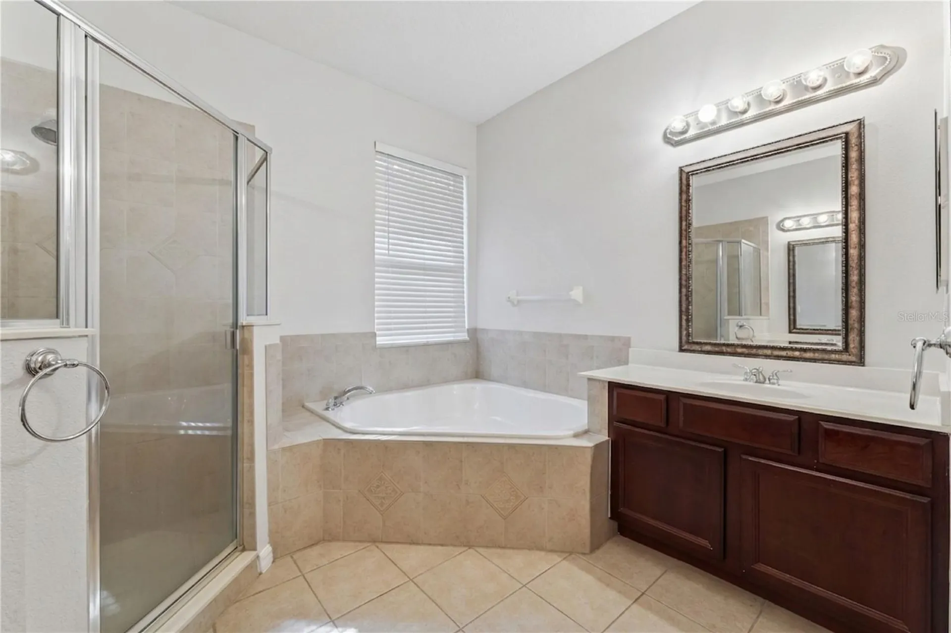 9885 Leland Drive Orlando FL 32827